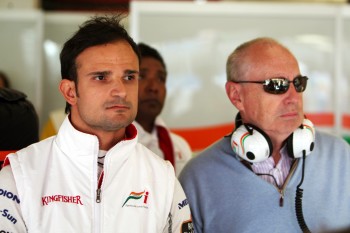 (L to R): Vitantonio Liuzzi (ITA) Force India F1 with Peter Collins (AUS).
Formula One World Championship, Rd 5, Spanish Grand Prix, Practice Day, Barcelona, Spain, Friday 7 May 2010.